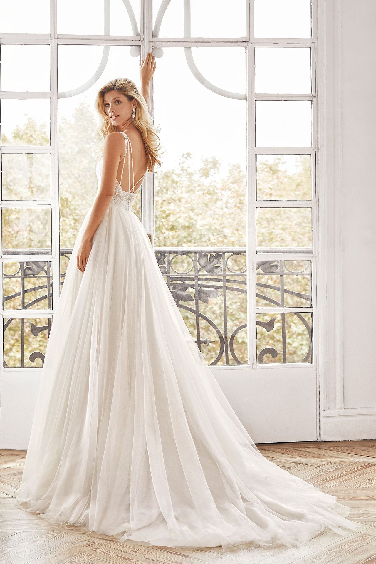 Nore - Sample Gown, Online Sample Sale, Aire Barcelona - Sample Gown - Eternal Bridal